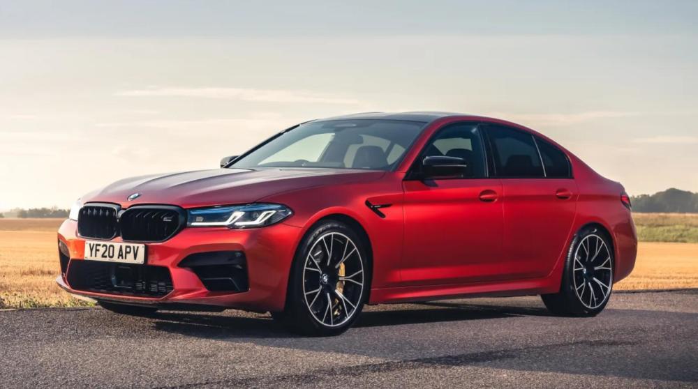 外观激进性能强劲,2022款宝马m5大量实拍图发布_腾讯新闻