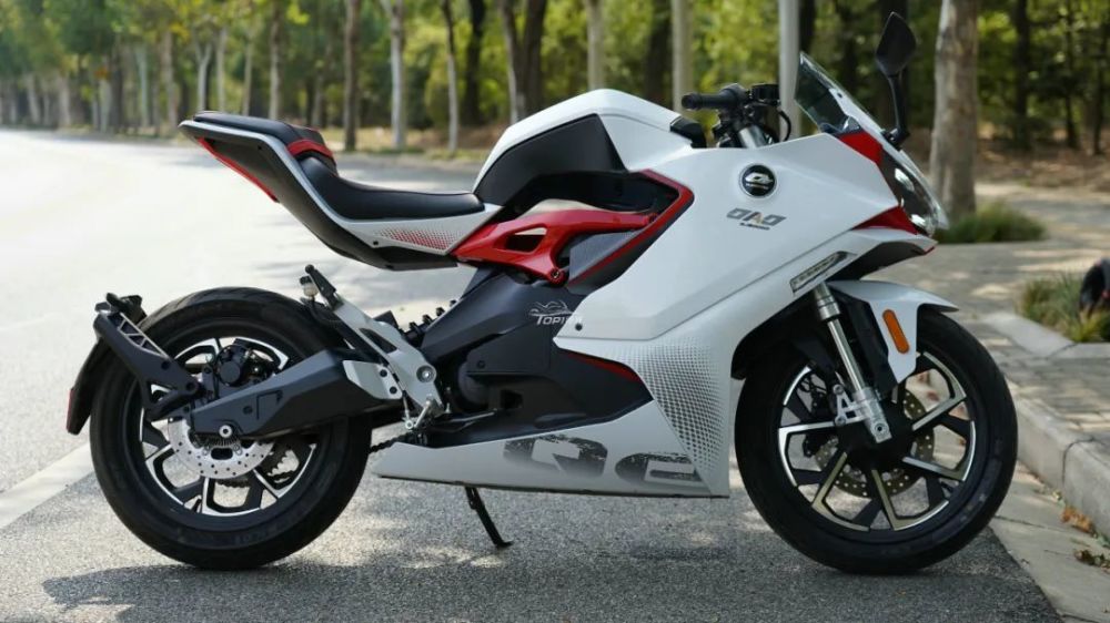 易操控,好翘头!qjmotor oao电摩试驾,入门级仿赛新选择!_腾讯新闻