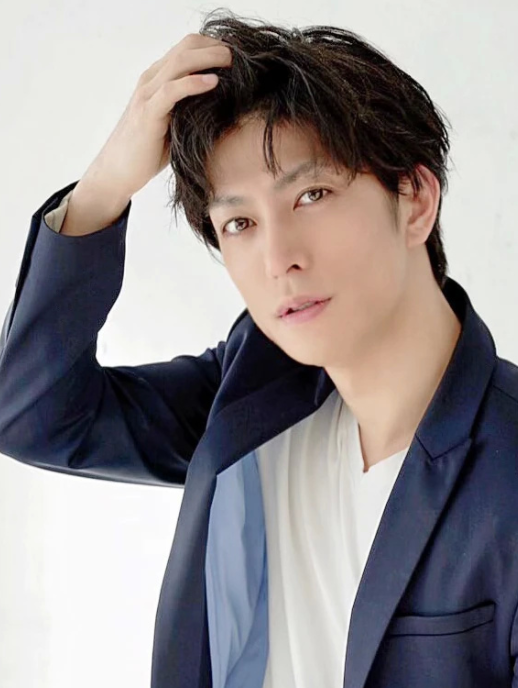 灯雪侍的,是假面骑士w剧中出演姐夫园哾雾彦(须藤雾彦)的君泽由纪负责