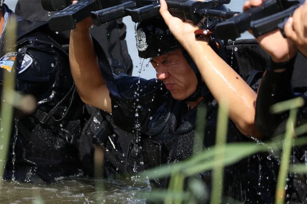 天津特警2022强训"魔鬼"周来袭——利剑千磨始成器 精铁百炼方成钢
