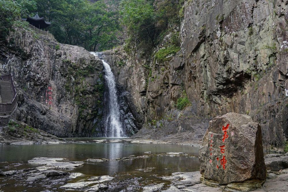 国庆来绍兴游玩在诸暨著名的五泄风景区看壮观的五折大飞瀑
