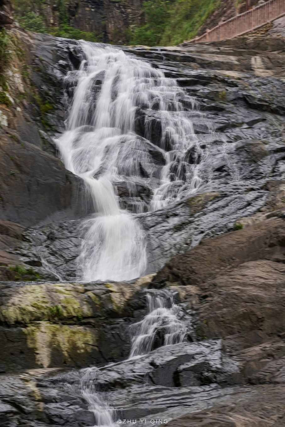 国庆来绍兴游玩在诸暨著名的五泄风景区看壮观的五折大飞瀑