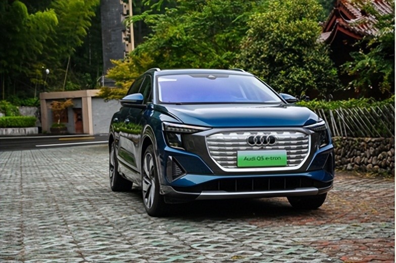虽然它叫奥迪q5etron但它跟q5l确实没有太多关系