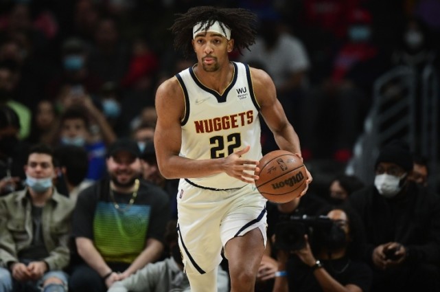 根据美媒espn的报道,消息人士透露,掘金队将会执行前锋奇克·纳吉合同