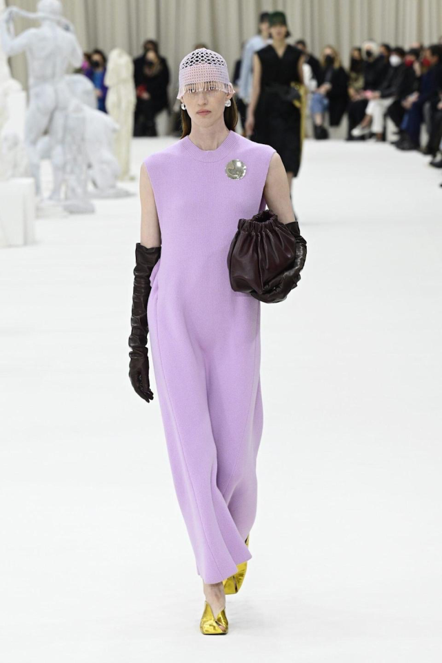 时装周|或许,紫色就是下一个能取代芭比粉的"顶流色"