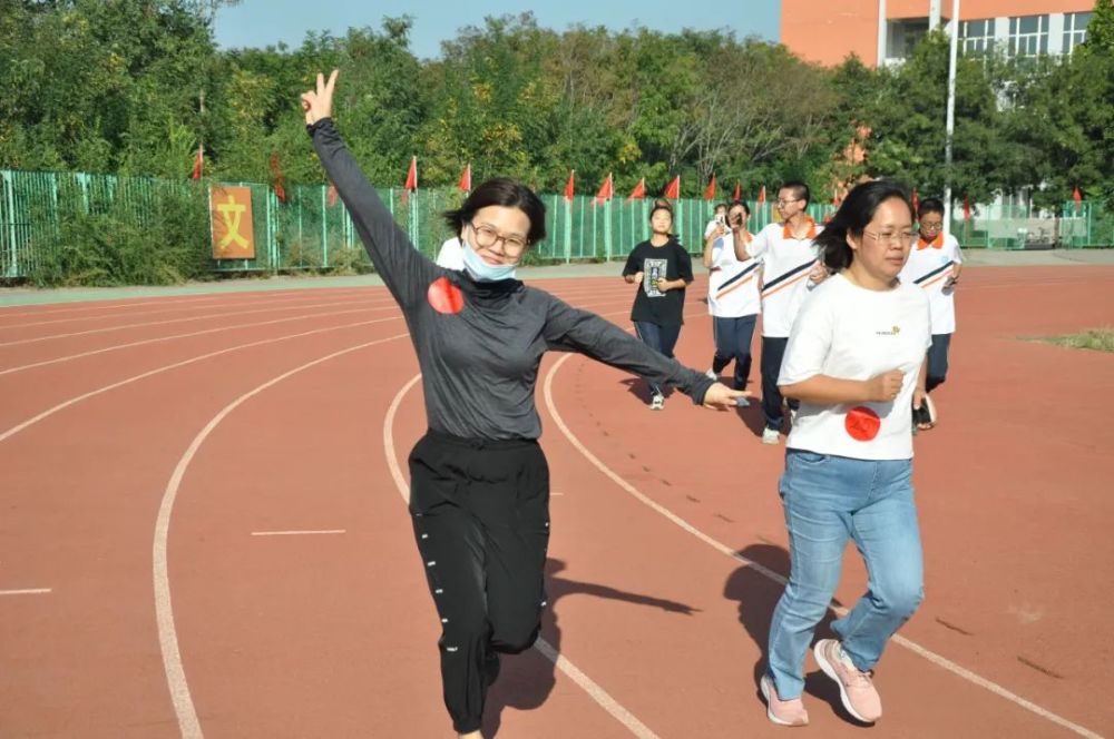 稷王中學第十五屆田徑運動會暨教職工趣味運動會拍到的