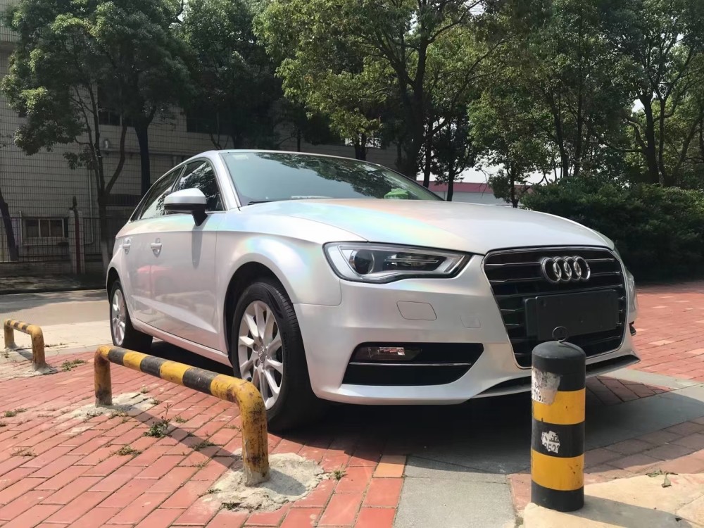 奥迪埃伯改色膜七彩镭射白,白的流光溢彩_腾讯新闻