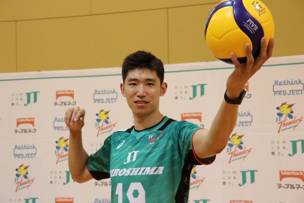 日本jt雷霆俱乐部召开中国男排队长江川加盟新闻发布会组图