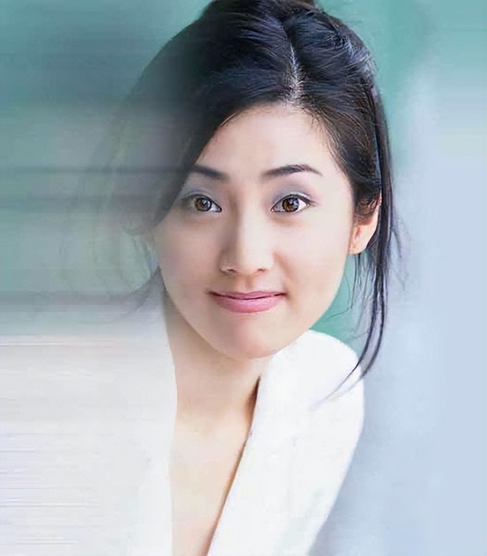 邵逸夫认她做红颜,向华胜为她抛弃张敏,张玉珊不嫁豪门自成豪门