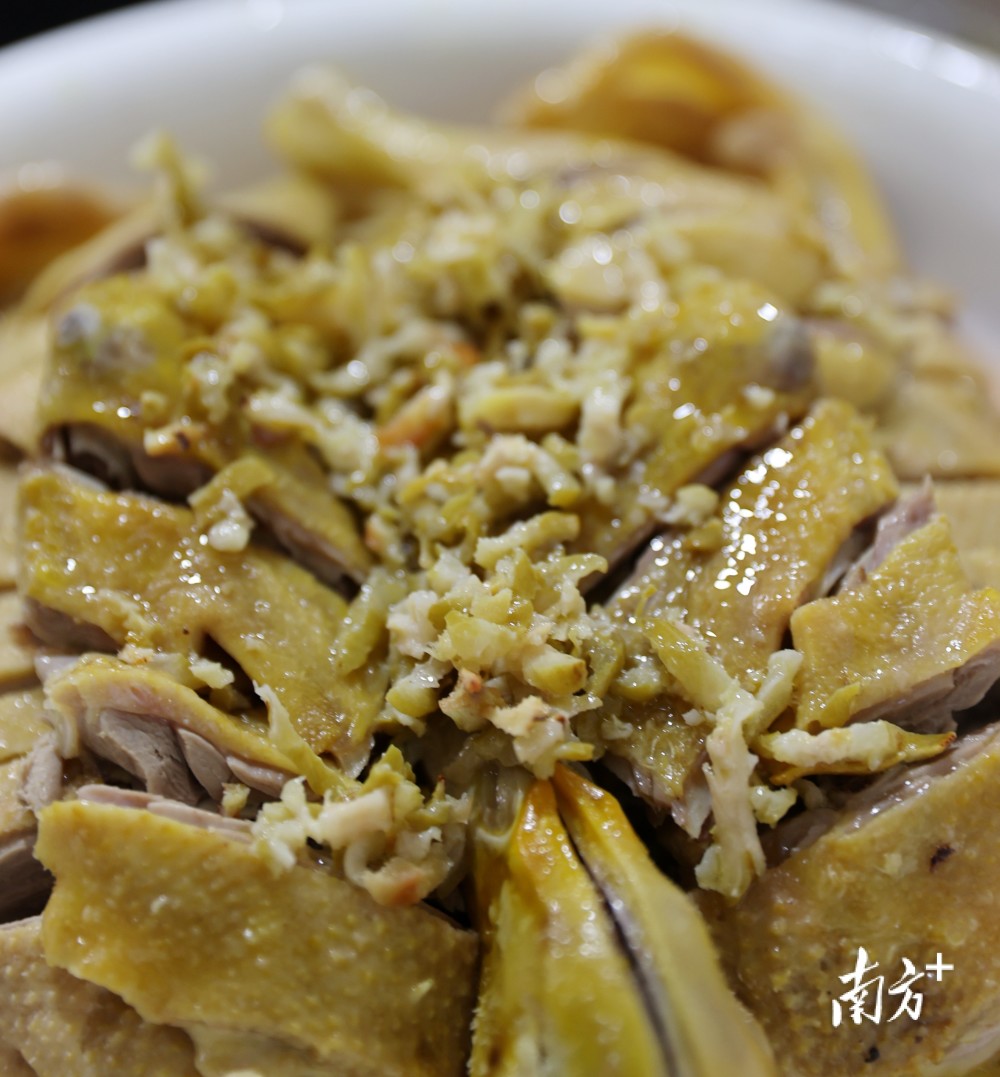 在廉江,杨桃鸭曾是一道风靡两广的特色美食,其酸咸口感是许多当地人的