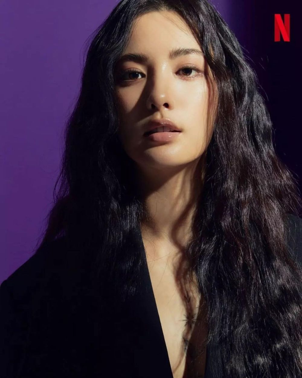 31岁韩国女星nana,大胆秀出胸前纹身,全黑时尚尽显潇洒魅力_腾讯新闻