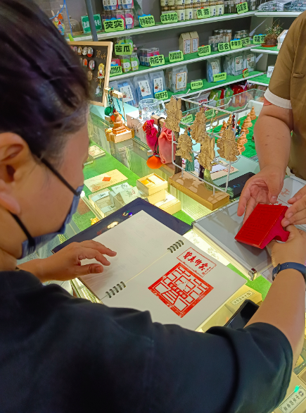 白塔寺药店推出“文创堂”，中草药元素文创吸引市民打卡