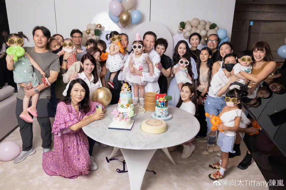 郭碧婷给儿子办百日宴,穿四百元裙子出镜,在台北产子原因曝光插图1