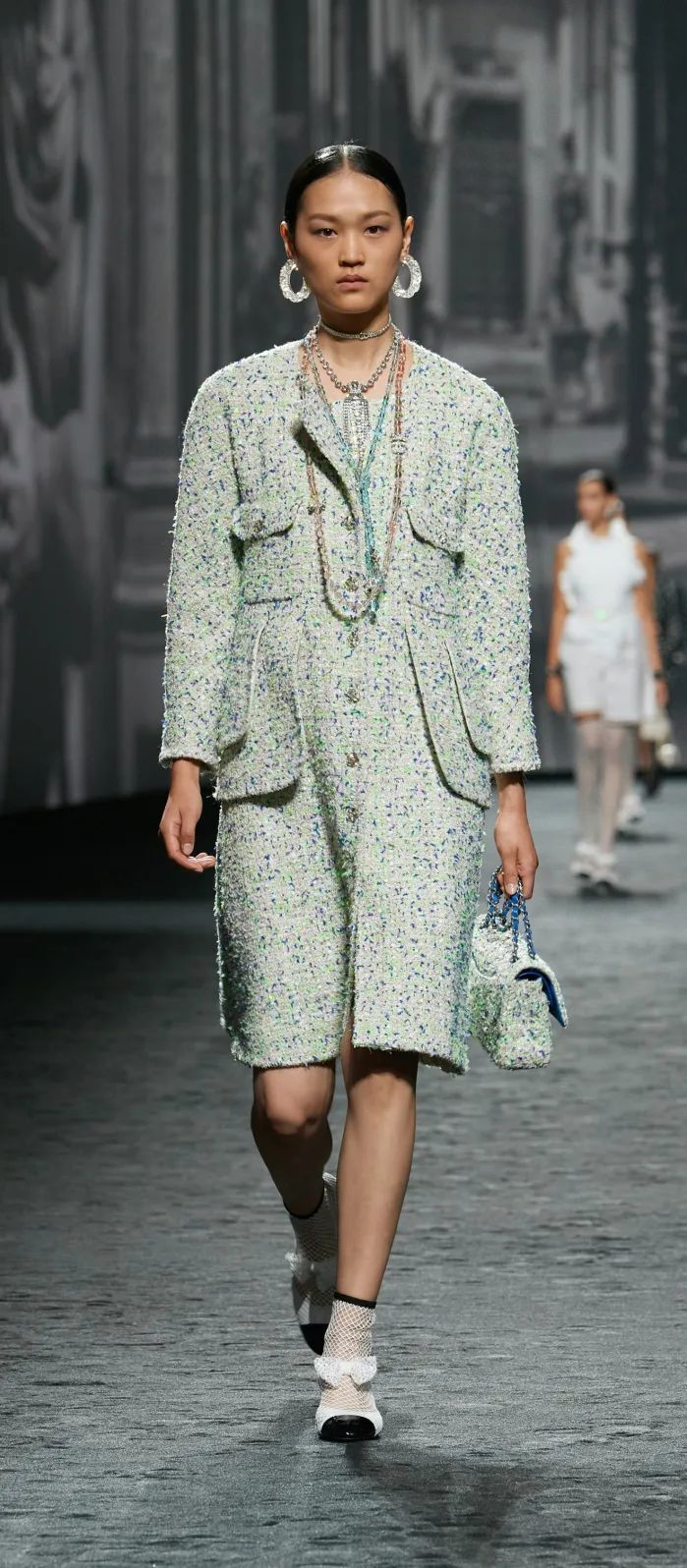 chanel 2023春夏大秀,从电影走出的纷繁幻境_腾讯新闻