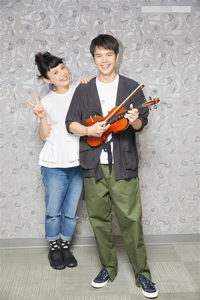 曝金曲歌后魏如萱离婚,与老公分居无交集,男方沿路灌酒显落寞_腾讯