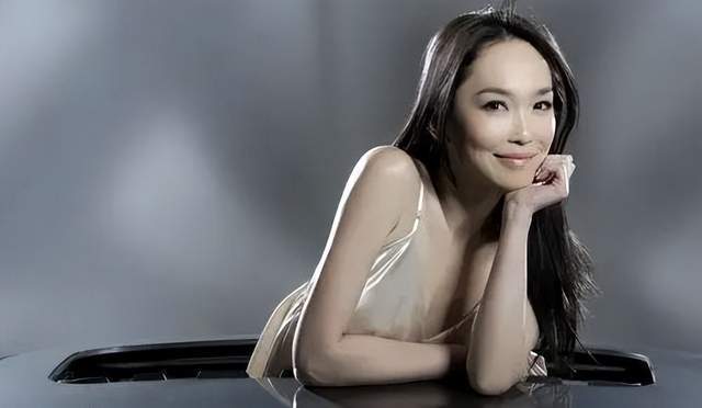 新加坡艺人范文芳:当演员,歌手曾多次获奖,家庭幸福事业长青