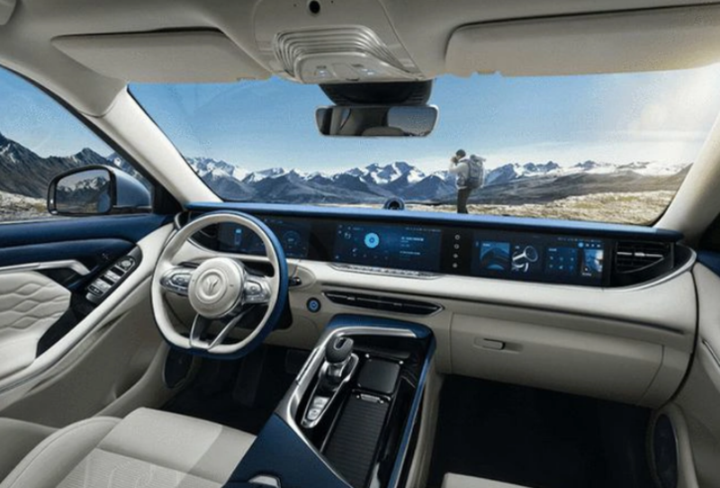 雪地模式:雪地模式下,以 50:50 比例平衡前后轮扭矩,让车辆牢牢抓住