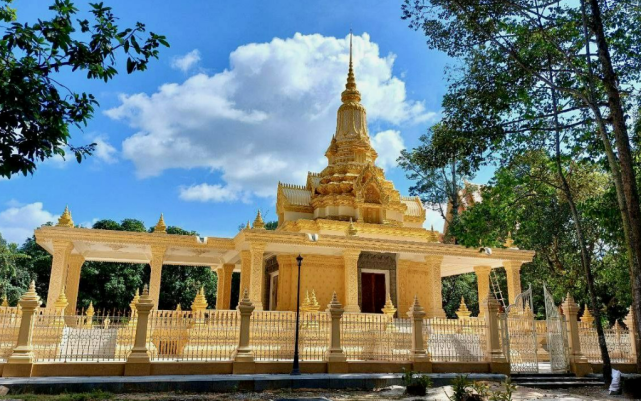 洪森:逝世之后希望能在大金瓯私邸里安息,不愿在佛塔里