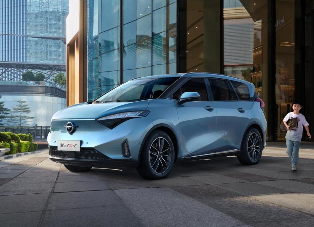 海马汽车嗅觉是比较敏锐的,早就推出了海马7x车型占领mpv领域的先机