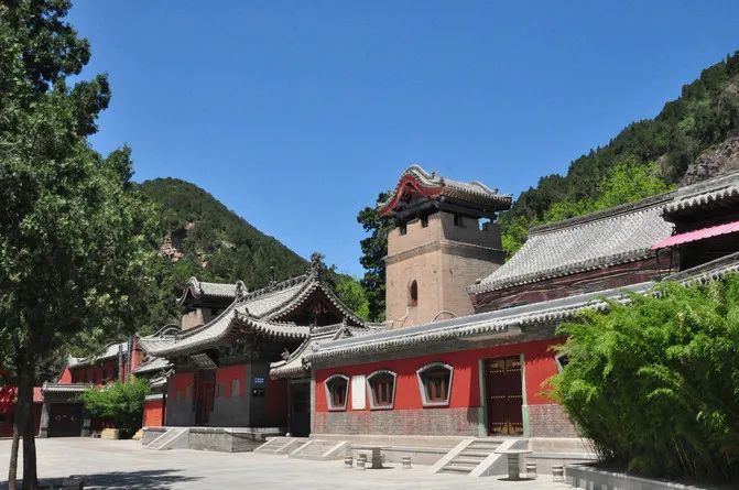 玄中寺61 北武當山小金頂建玄天真武廟,並有壁畫,石刻多處.