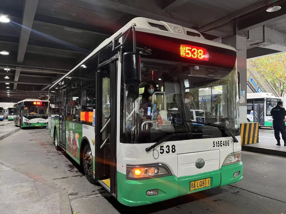 应对国庆返程客流武汉公交多举措保障