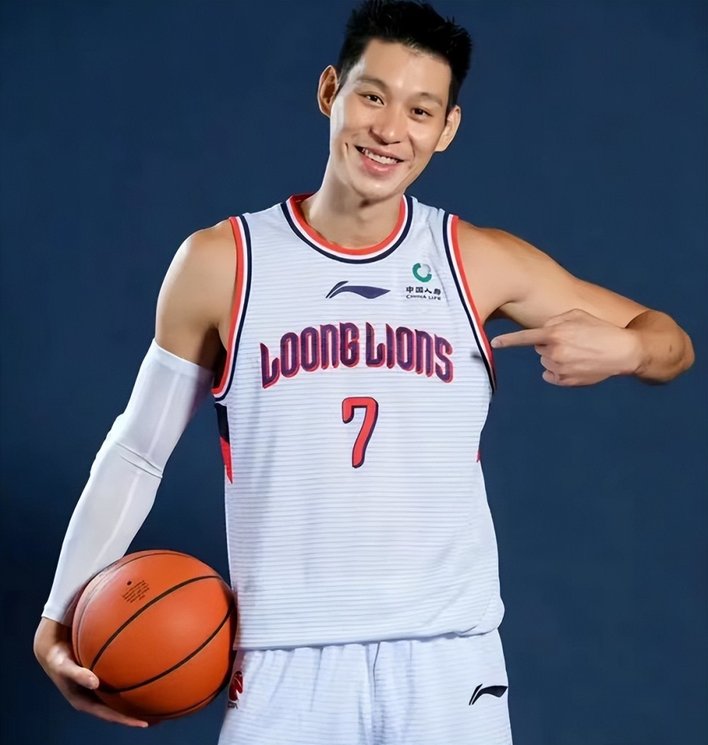 林书豪加盟广州广州队迎战同曦,广州队在郭士强的执教下不断进步