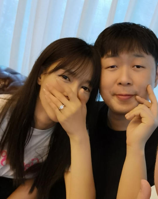 与沈梦辰被传婚变,杜海涛浏览老婆超话撒糖,半个月前还一起过节_腾讯