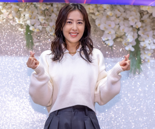 tvb视后唐诗咏晒泳池靓照!穿4800元泳衣秀身材,皮肤白嫩似少女