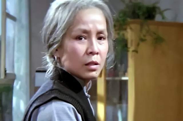 老戏骨吴云芳87岁生日,多张老照片曝光,年轻时一脸苦相,如今却满面