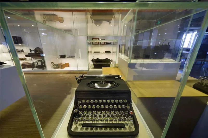 镇馆之宝陆汉斌打字机博物馆馆藏爱马仕打字机飞鱼牌打字机