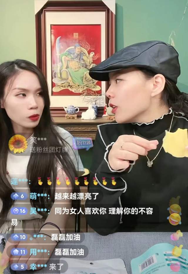 熊磊开直播与美女搭档带货,郭爸现身直播间支持,直播人气火爆_腾讯