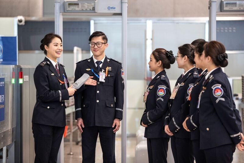 这位美丽的上海姑娘,上海虹桥机场有一条以她名字命名的安检通道_腾讯