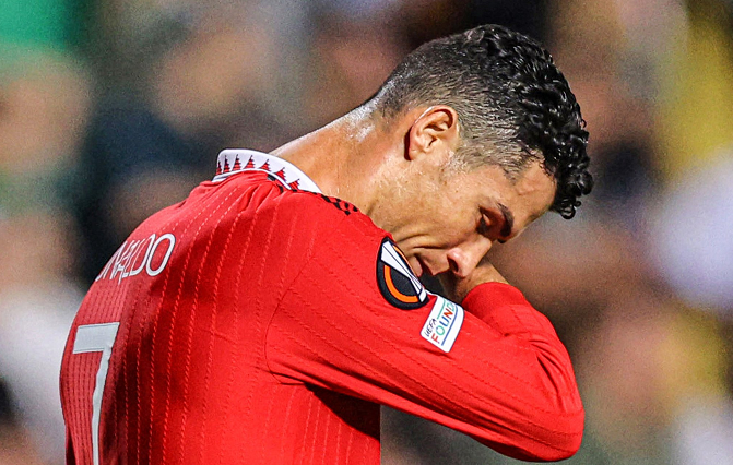 c罗空门不进 赛后生气甩手 遭嘲讽:进球绝缘体_腾讯新闻