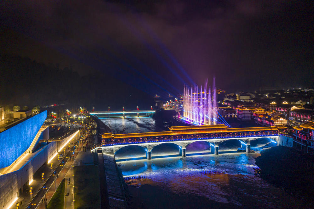 巴山大峡谷夜景图片