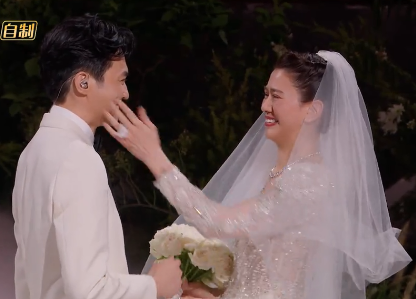 7年3次婚礼,袁咏仪影迷会关停,站长手握黑料,张智霖疑似翻车插图1