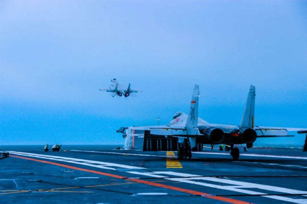 喆苳文     字:朱晋荣 杨洁瑜 白高峰摄     像:董振明 李建文 丁亦邢