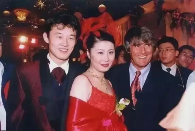 当时助理教练有大连籍的迟尚斌,大连籍队员有李明,孙继海,张恩华,安琦