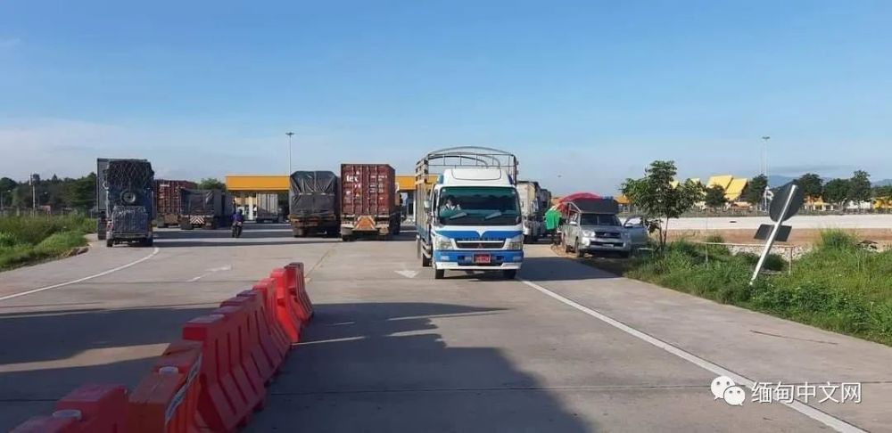 缅甸一跨境大桥重新开放，货车与私家车可以自由出入