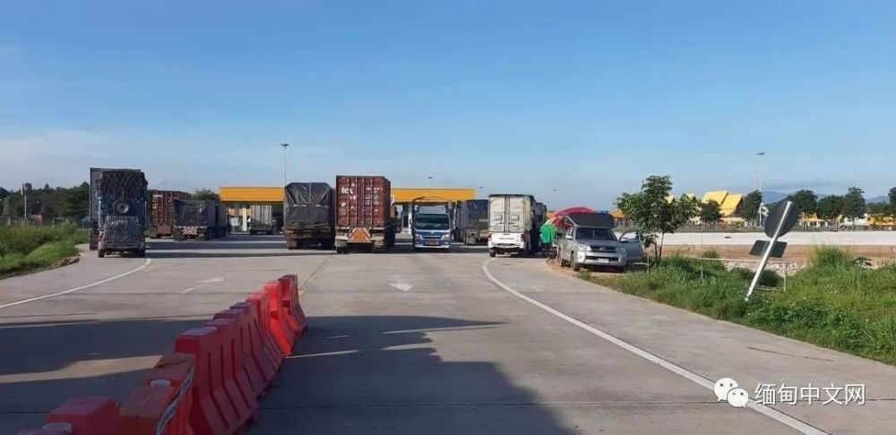 缅甸一跨境大桥重新开放，货车与私家车可以自由出入