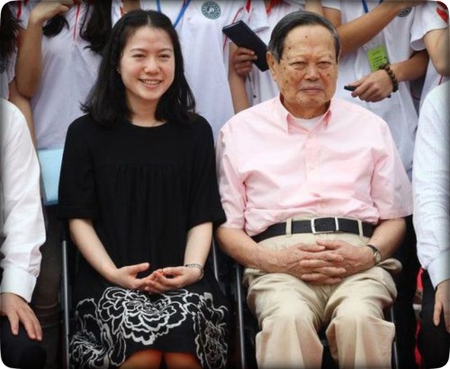 看了杨振宁100岁生日现场,才明白他最大的成就并不是获得诺贝尔奖!