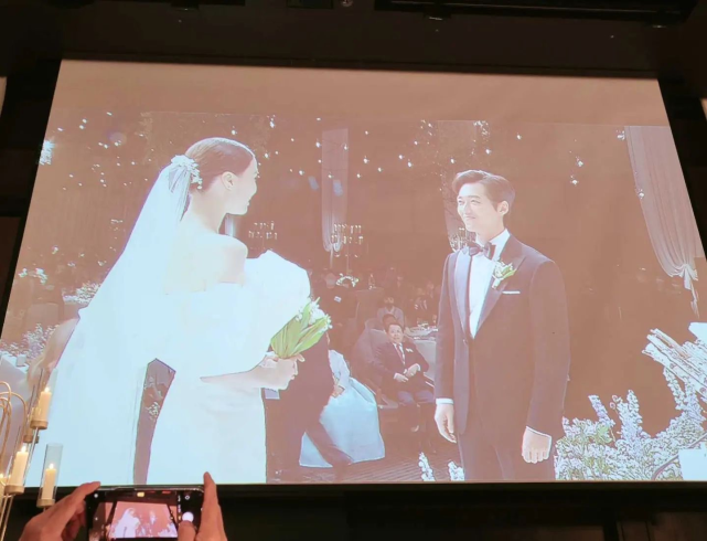 南宫珉迎娶交往7年女友陈雅凛婚礼上对视娇妻笑到合不拢嘴