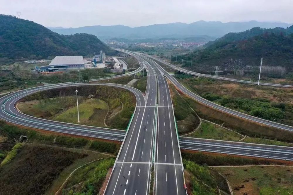 積極完善基礎設施網絡,金建高鐵,351國道等重點項目全力推進,建金高速