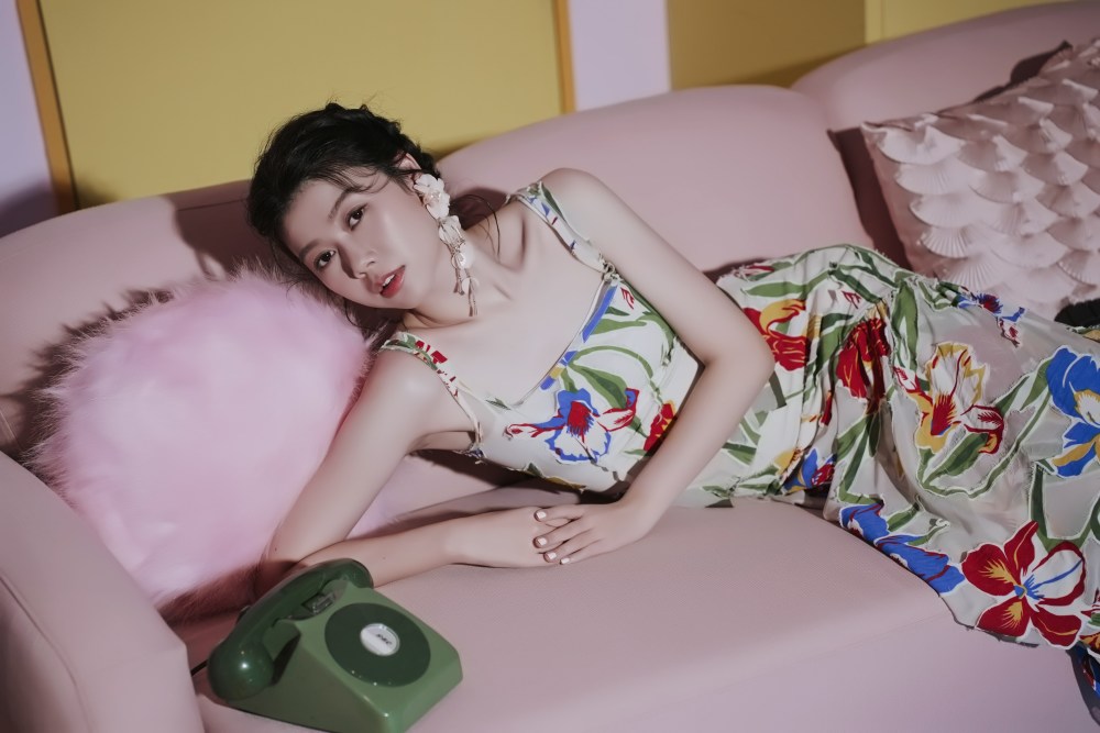 "触电系女声"蔡恩雨全新单曲〈没完没了的情歌〉邀请偶像韦礼安谱曲