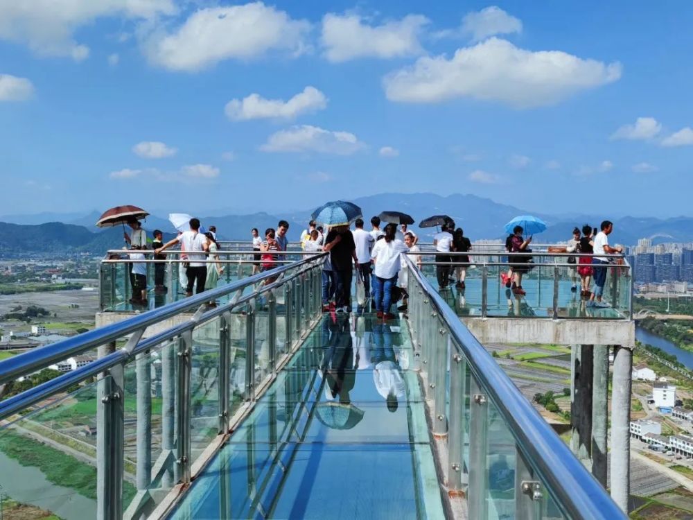 流石山玻璃棧道觀景平臺此外,作為蒼南新晉網紅打卡地的流石山景區