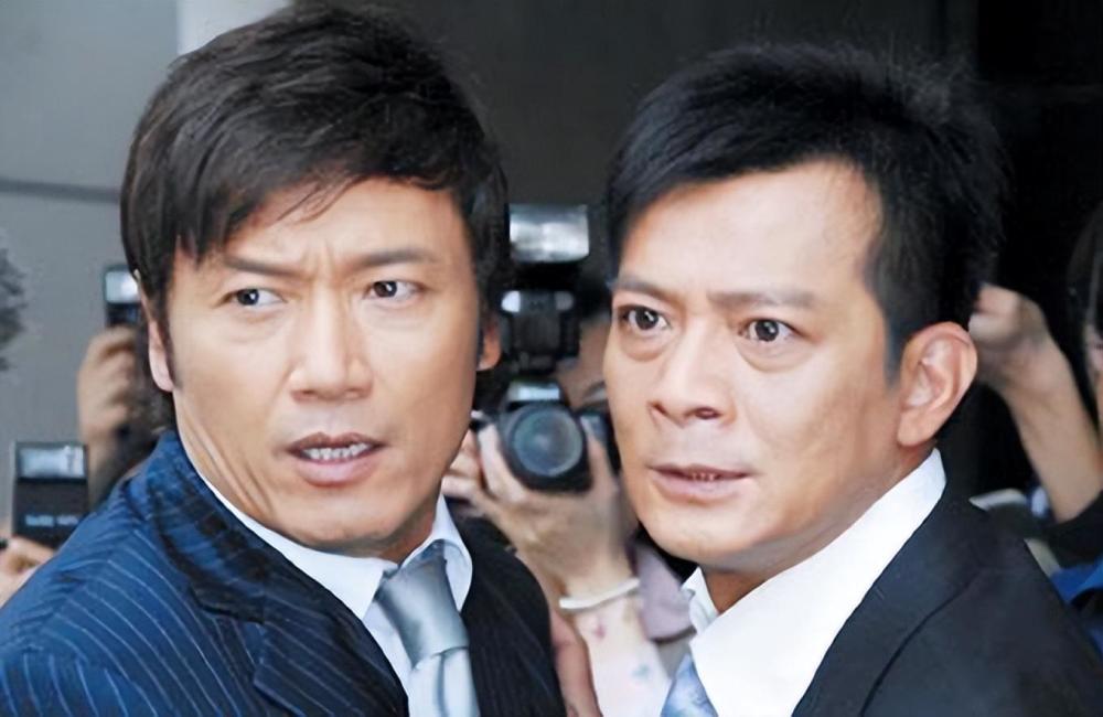 苗侨伟全家移居国外!黄日华晒两人珍贵青涩合影,公开喊话想你了