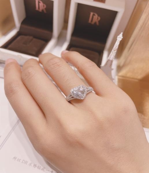 年轻人喜爱的两款dr钻戒,款款经典令人心动