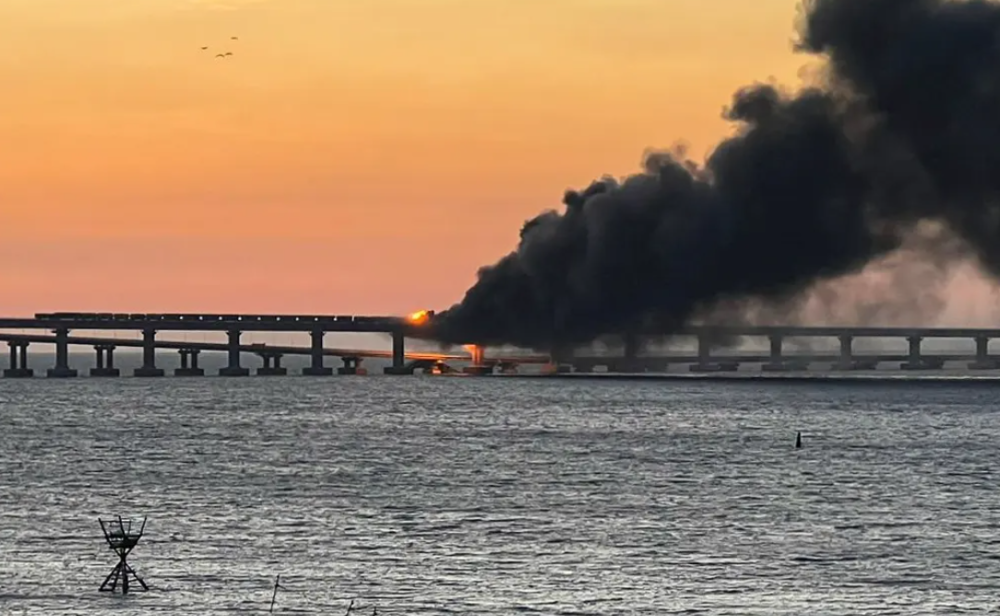 克里米亚大桥爆炸，俄军补给线被切断，乌克兰的报复正在展开！四川高中化学学哪几本书