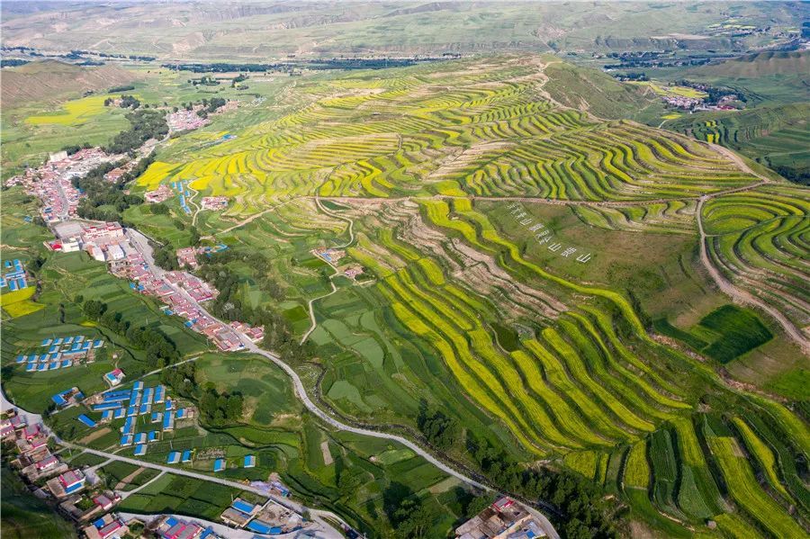 旅游景点武威市区—红沟寺—大红沟镇—大红沟村梯田花海—峡口瀑布