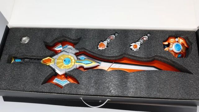 《铠甲勇士拿瓦》十周年版熔麟刀开箱!