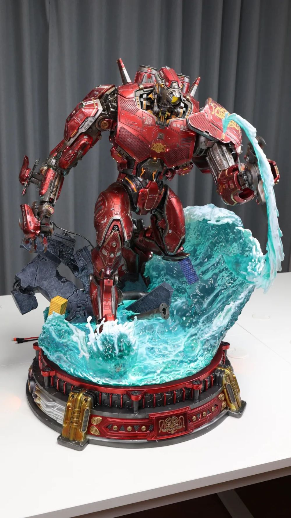 开箱全球限量99个的电动暴风赤红雕像,这也太帅了!_腾讯新闻